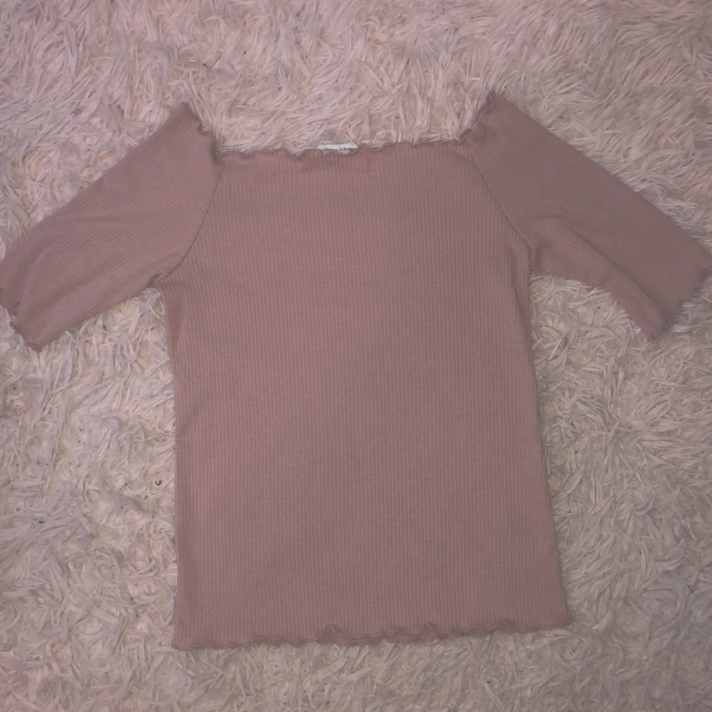 Super cute ribbed top!